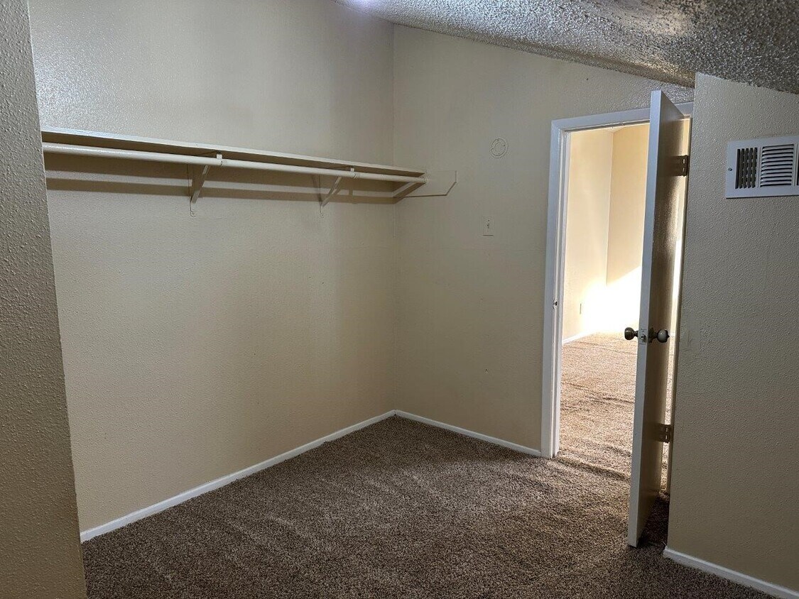 Building Photo - 12244 Bob White Dr