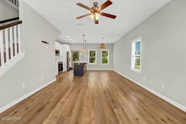 Foto del edificio - 408 Raven Ln