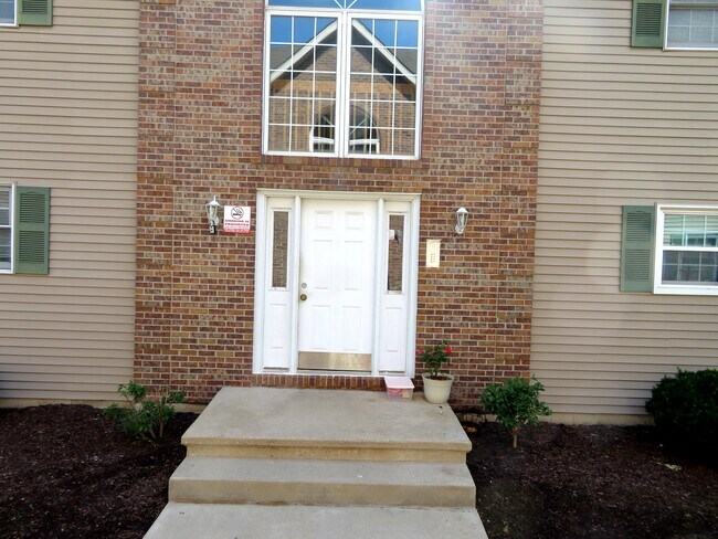Building Photo - 440 S Peace Rd