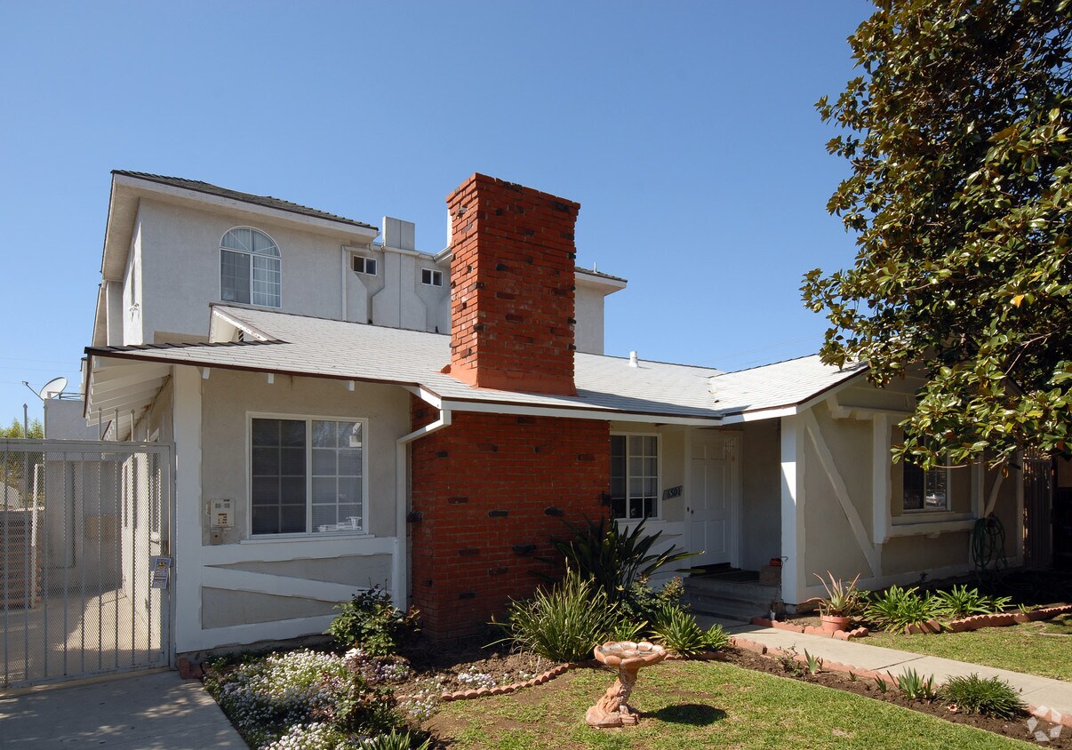 Primary Photo - 6501 Woodley Ave