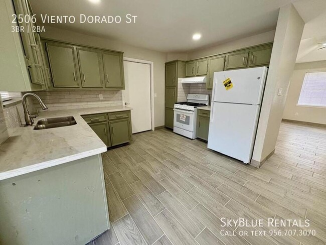 Building Photo - 2506 Viento Dorado St
