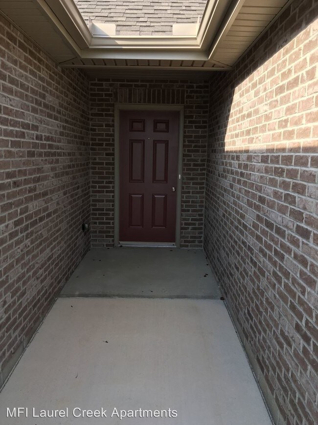 Building Photo - 2200 Shamrock Ln