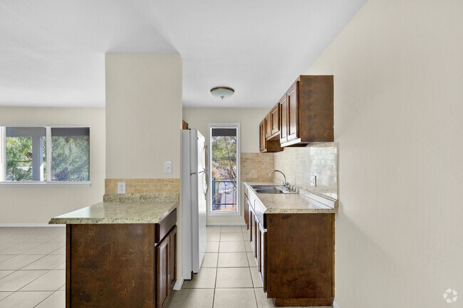 Kitchen - Sterling Oak Apartments