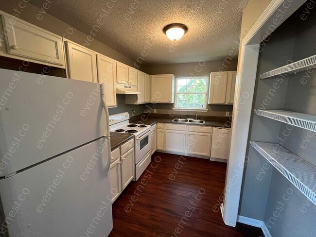 Building Photo - 1707 Carson Ave