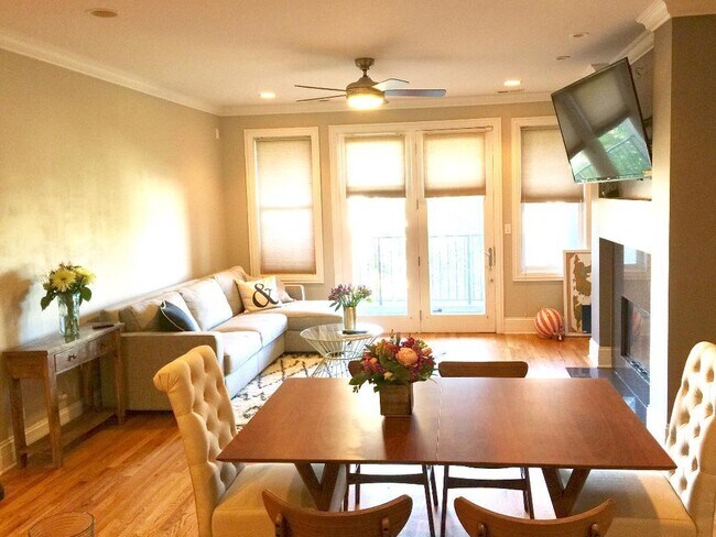 Foto del edificio - 3024 N Sheffield Ave