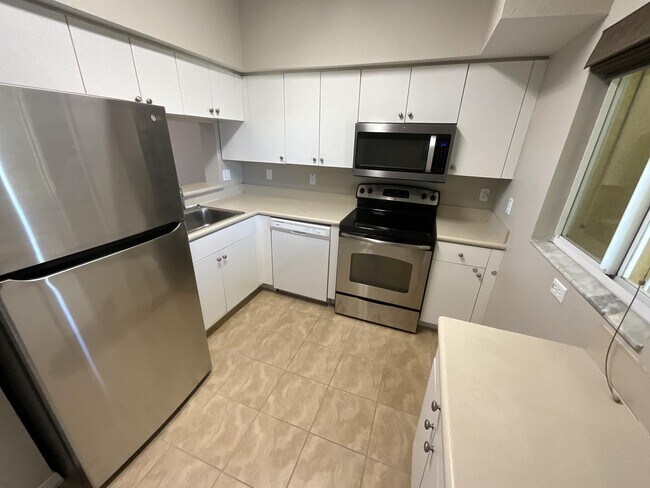 Building Photo - 8555 Bernwood Cove Loop