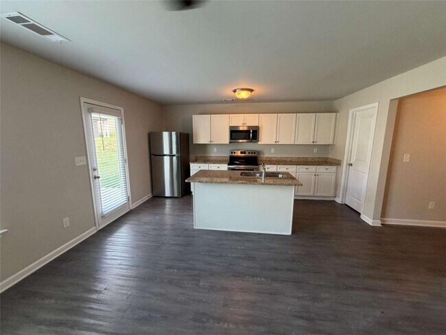 Building Photo - 313 Nutwood Trce
