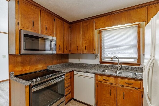 Building Photo - 1060 Windbrooke Ct