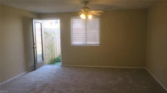 Foto del edificio - 25 Christine Ct