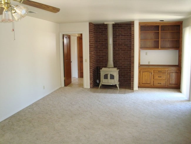 Building Photo - 4 br, 3 bath House - 1338 Cheyenne Lane