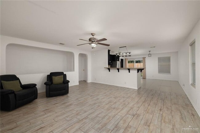 Building Photo - 13 Violet Ave