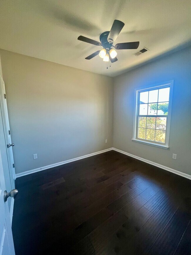 Foto del edificio - 5 Bedroom 3 Bathroom Home in Pendleton