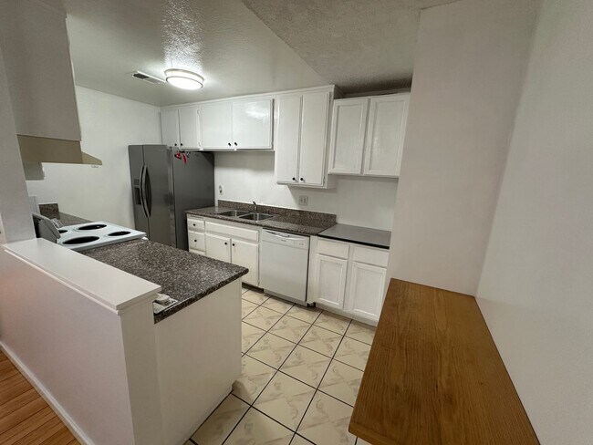 Foto del edificio - 247 N Capitol Ave
