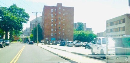 Building Photo - 140 Grove St