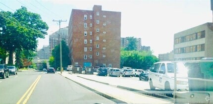 Building Photo - 140 Grove St