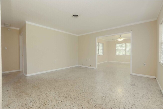 Foto del edificio - 2BR/1BA (with possible 3rd Bedroom) in Summerfield