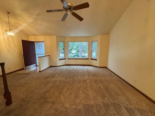 Building Photo - 4720 Oz Ct