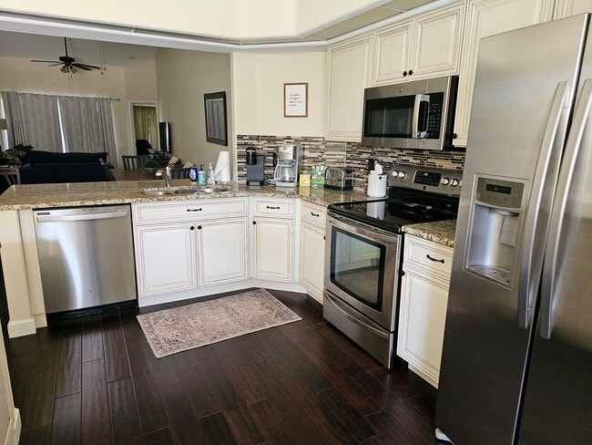 Building Photo - Available Sep 1, 2025 - Furnished 3BR/2BA ...