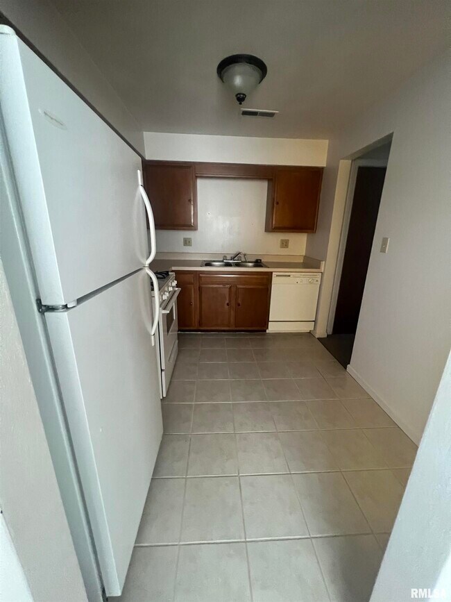 Foto del edificio - 7116 N Miramar Dr