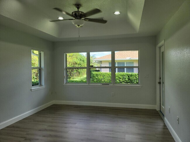 Foto del edificio - 1758 N Dovetail Dr