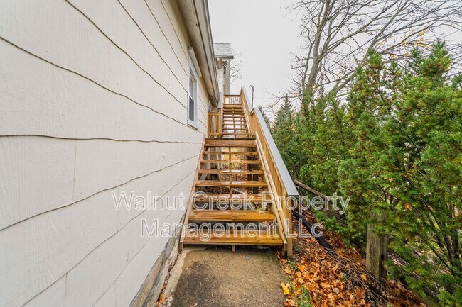 Foto del edificio - 870 S Main St