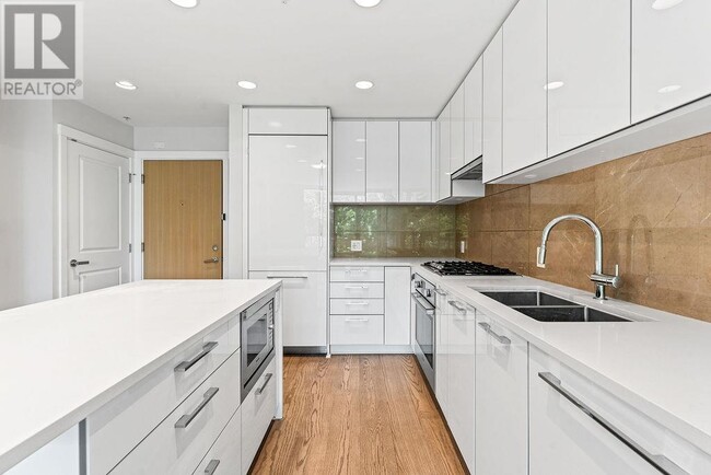 Building Photo - 3563-3563 Ross Drive