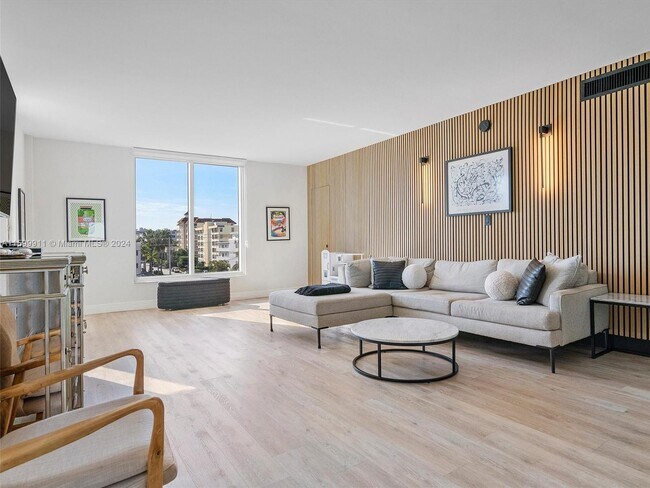 Foto del edificio - 10350 W Bay Harbor Dr