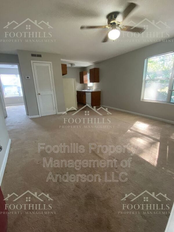 Building Photo - 208 Old North Church Rd