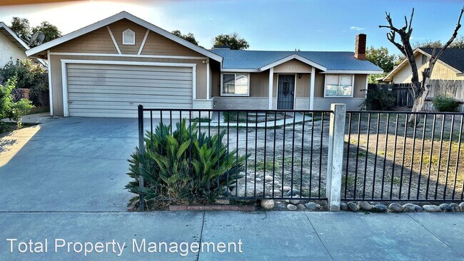 Foto del edificio - 3 br, 2 bath House - 2425 N. Sowell Ct.