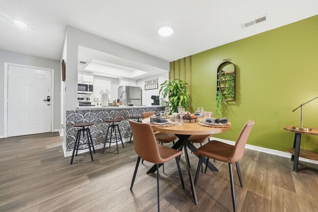 Foto del edificio - 8307 Royal Sand Cir