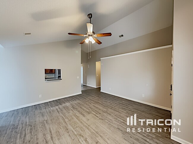 Foto del edificio - 1323 May Oak Cir