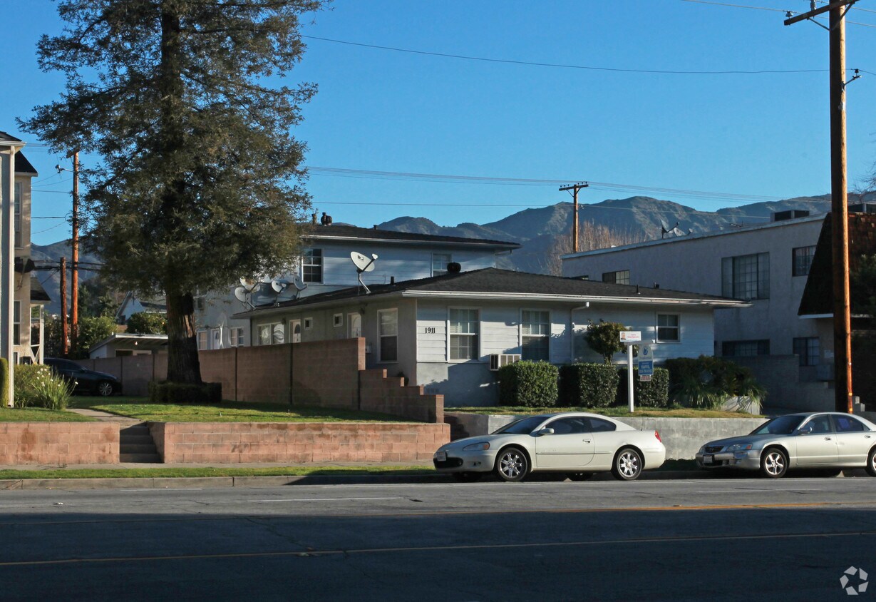 Building Photo - 1911 W Victory Blvd