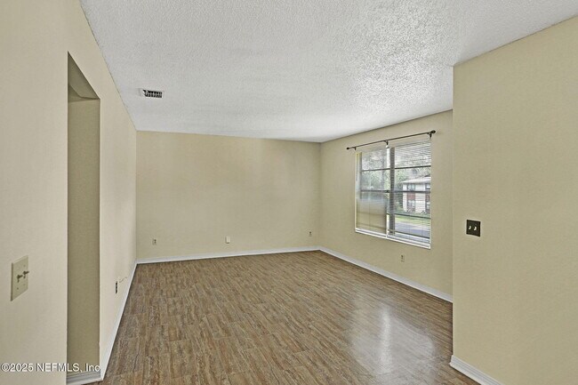 Foto del edificio - 475 Crabapple Ct