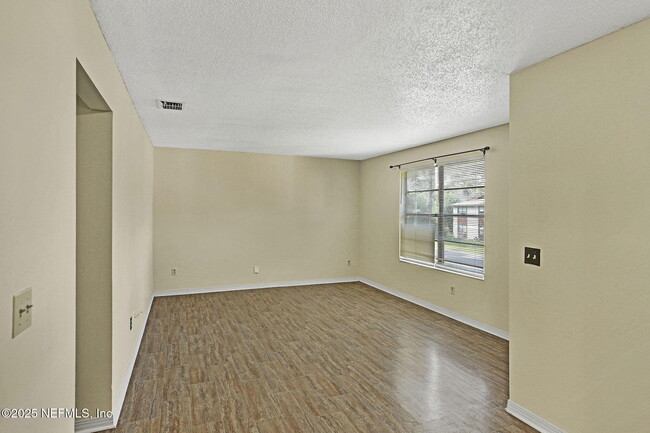 Building Photo - 475 Crabapple Ct