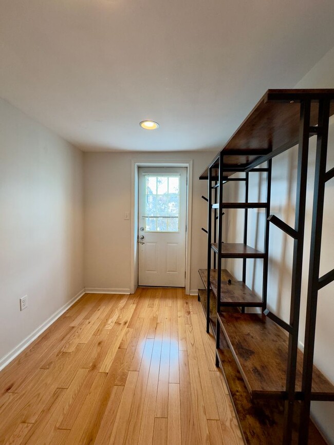 Building Photo - Apartment in Upper Fells Point!