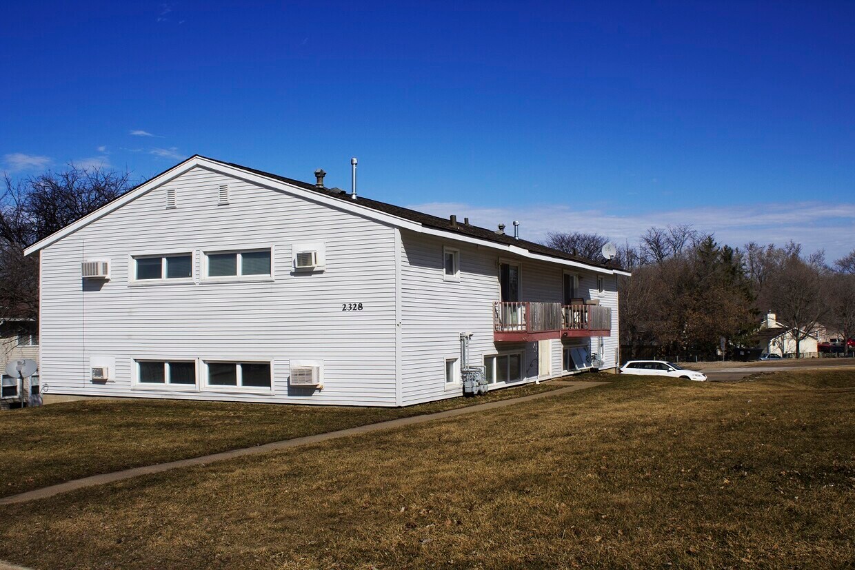 2328 Melrose Dr Unit 1, Cedar Falls, IA 50613 Apartments in Cedar