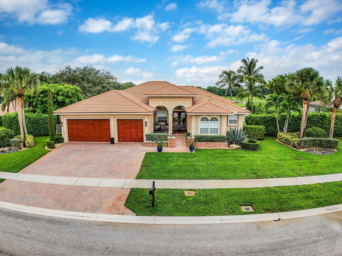 Primary Photo - 3776 Isles Vista Blvd