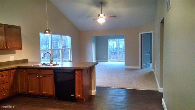 Building Photo - 10592 River Oaks Dr