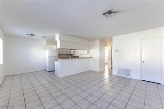 Building Photo - 3109 N Walnut Rd