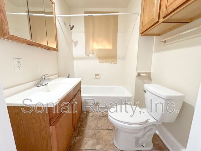 Building Photo - 7929 Oleander St