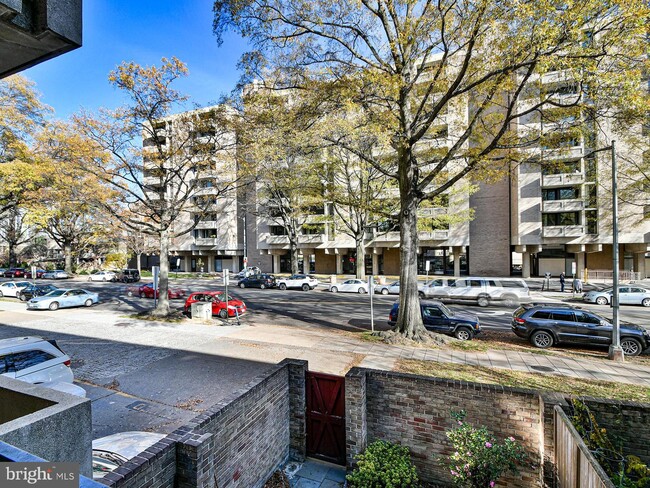 Building Photo - 1253 4th St SW