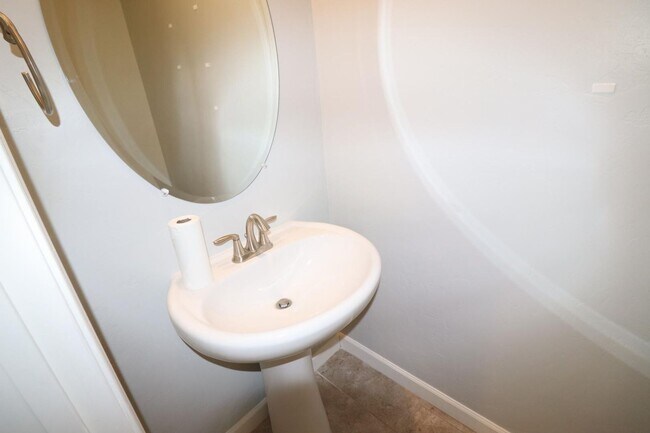 Foto del edificio - 3 bedroom 2. 5 bath