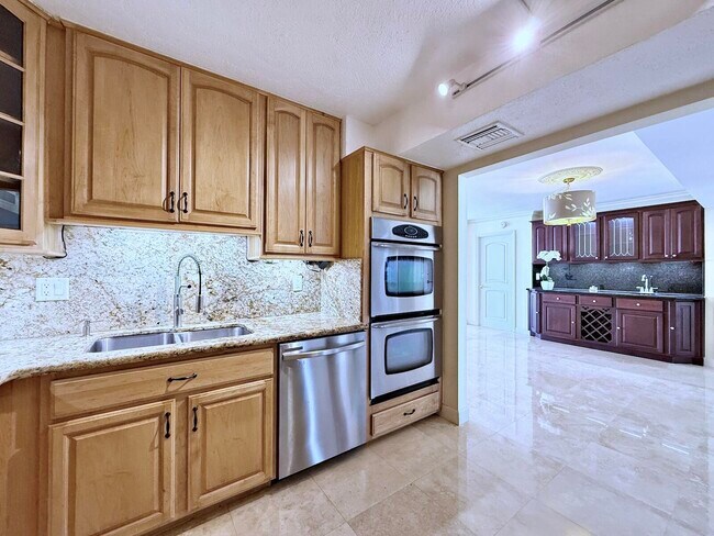 Building Photo - 3546 S Ocean Blvd