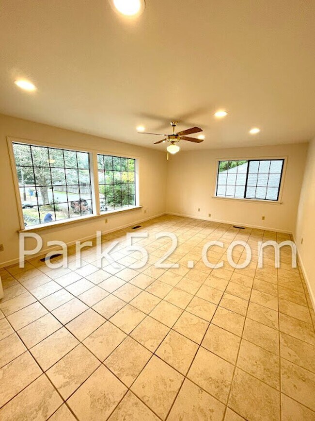 Foto del edificio - 1/2 Off First Full Month! 4 Bedroom Single Family Home in Lakewood