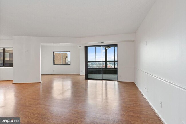 Foto del edificio - 1600 N Oak St