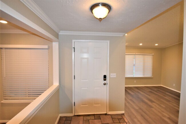 Foto del edificio - 691 Kingman Dr