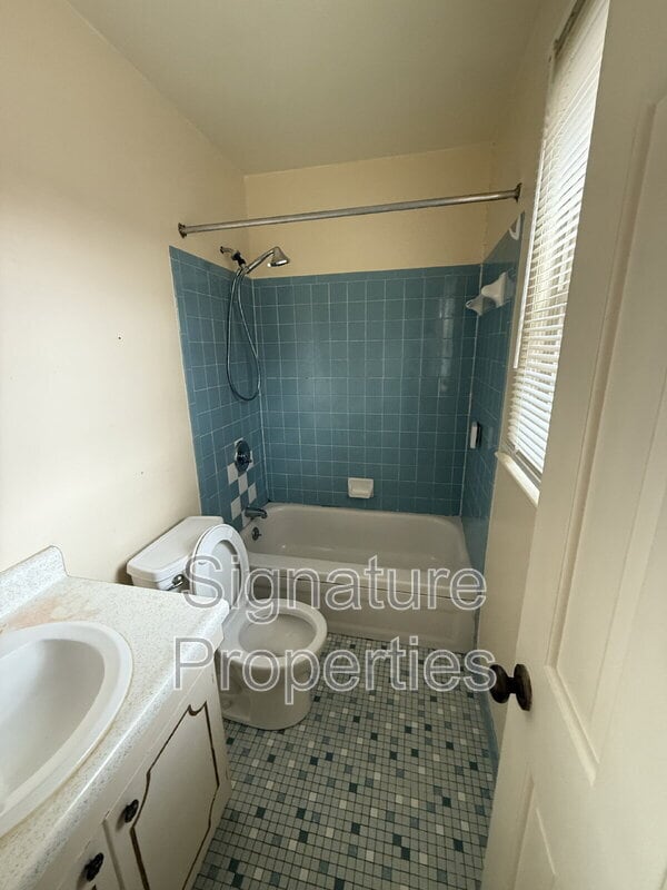 Building Photo - 369 Circuit Ln