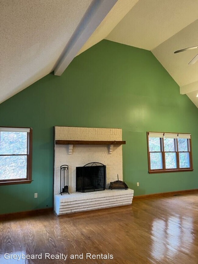 Foto del edificio - 3 br, 2 bath House - 148 Locust Ridge