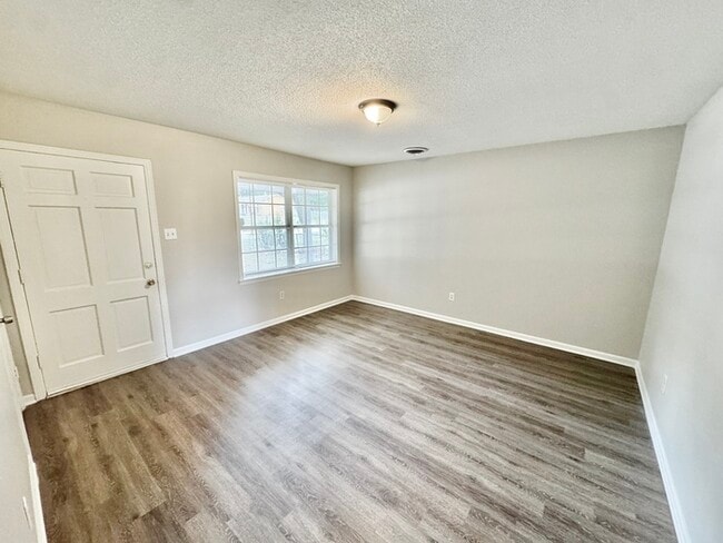 Building Photo - 3757 Ridgemont Ave