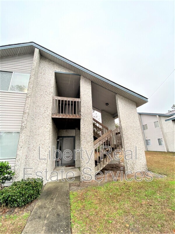 Building Photo - 910 Brett Dr
